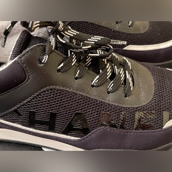 Chanel women’s navy blue sneakers in size 37.5 - Picture 2 of 8